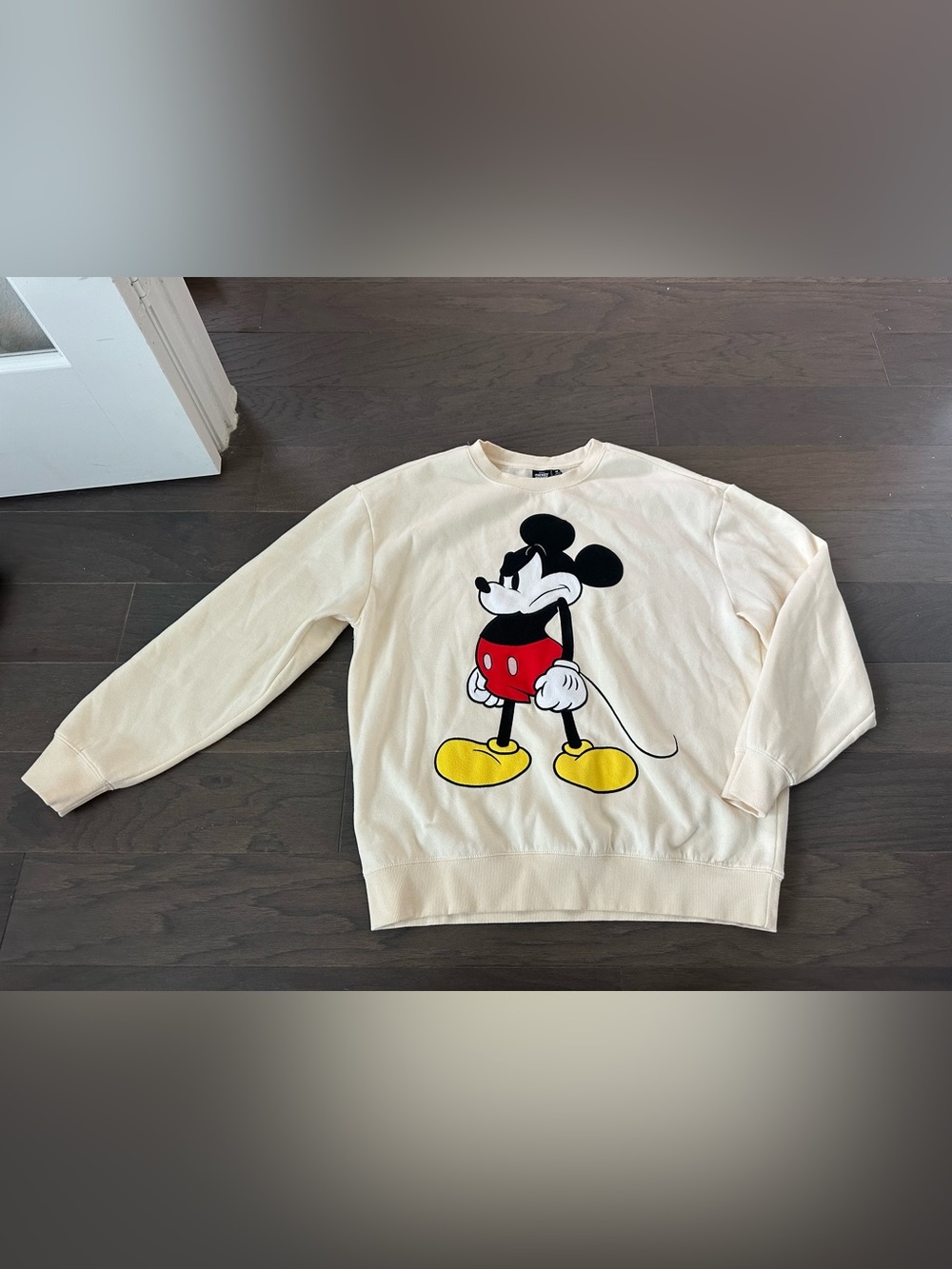 Disney Cream Mickey Mouse Crewneck Sweatshirt women’s size m